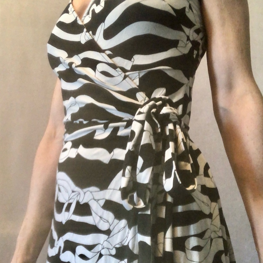 Ann Taylor black & white bow short sleeve wrap dress